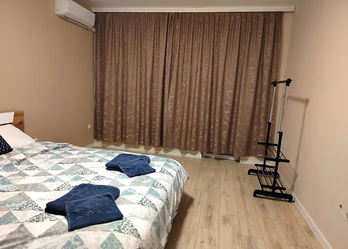 Apartment With Private Yard And Bbq